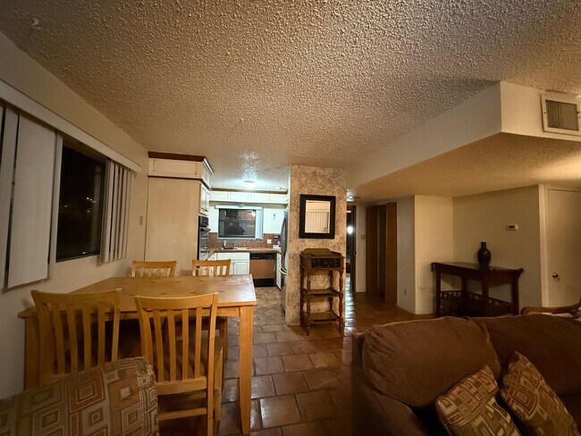 Building Photo - 3 Bedroom/2 Bath Furnished Condo, Water Pa...
