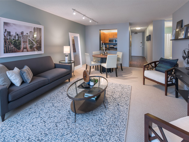 Spacious living rooms allow for easy entertaining - Columbus Plaza