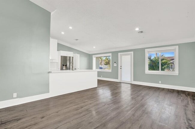 Building Photo - 10548 Boca Entrada Blvd