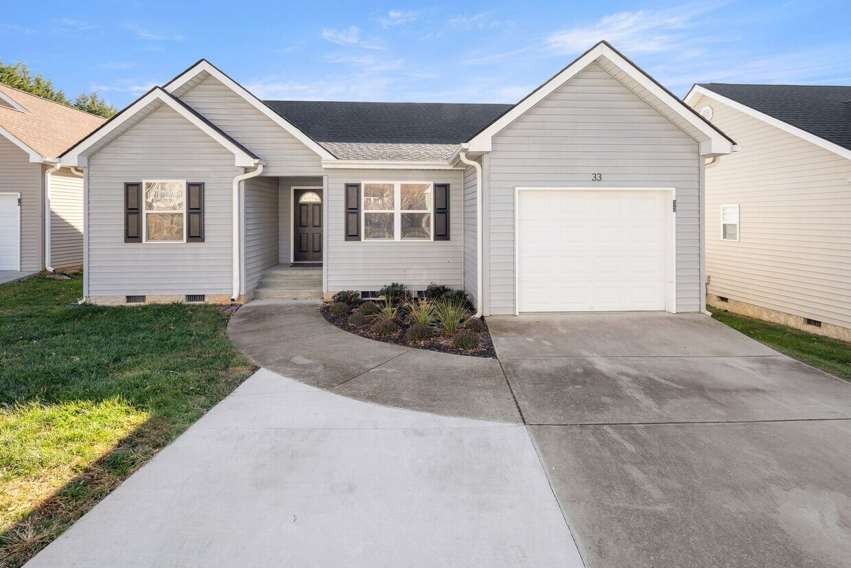 33 Woodcreek Cir, Swannanoa, NC 28778 House Rental in Swannanoa, NC