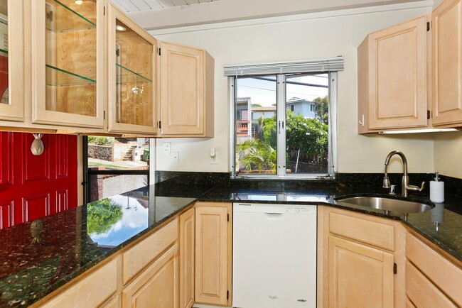 Foto del edificio - 4 bedroom/2.5 bath Gorgeous Views, Hot Tub...