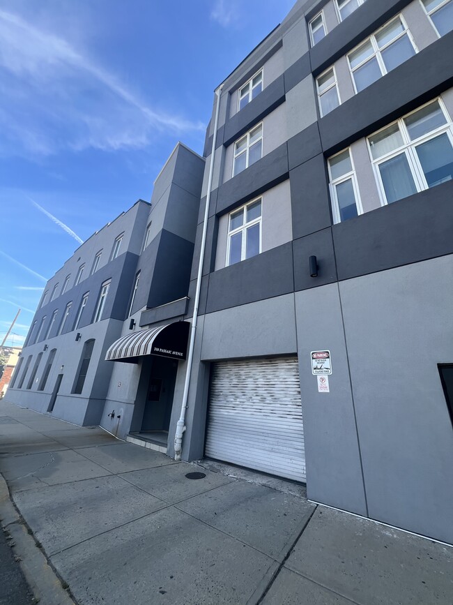 Foto del edificio - 310 Passaic Ave