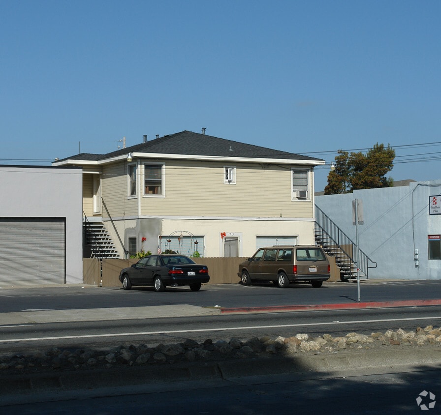 Building Photo - 1713 Broadway St