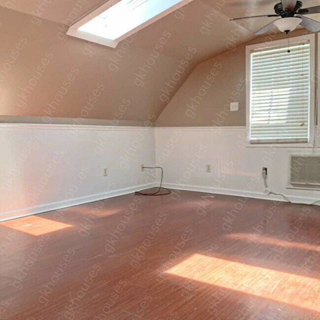 Building Photo - 1 bed / 1 bath home