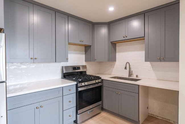 Foto del edificio - AVAILABLE NOW - 2 Bedroom, 2 Bath Coastal Apartment