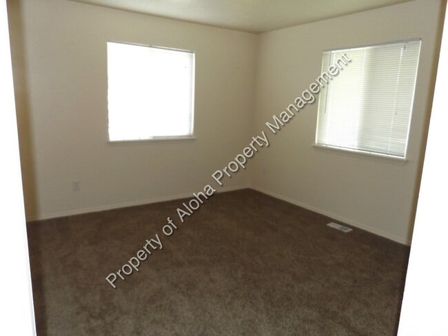 Building Photo - 1280 S Cloverdale Rd