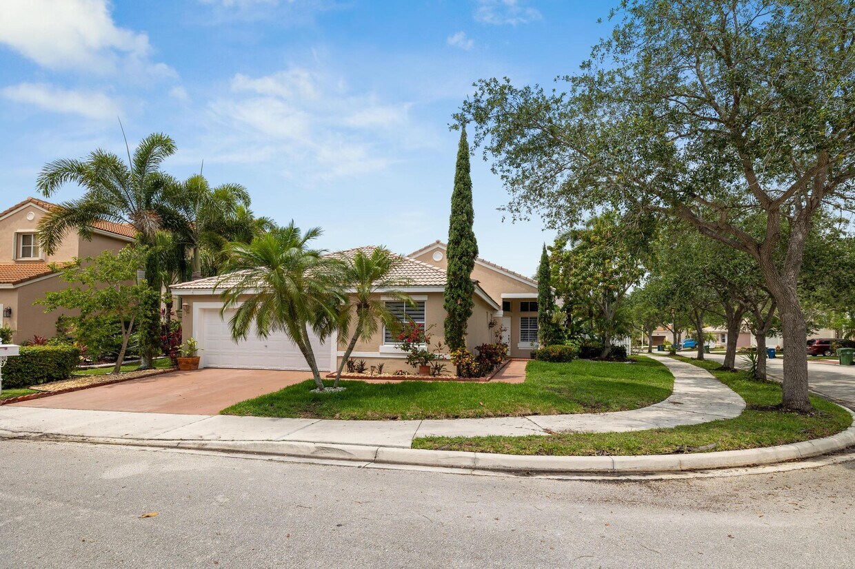 Foto principal - 1015 Thistle Creek Ct