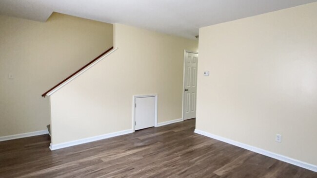 Foto del edificio - Two-story townhome duplex available in Dur...