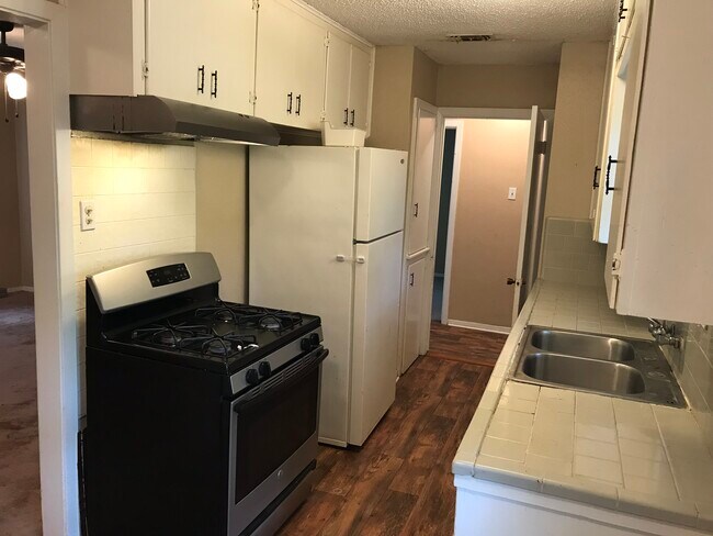 Building Photo - 1005 E Polk Ave