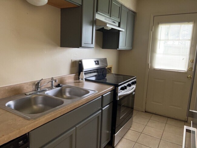 Building Photo - 3810 Charolais Dr