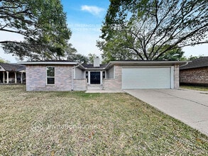 Building Photo - 743 S Iowa Ave