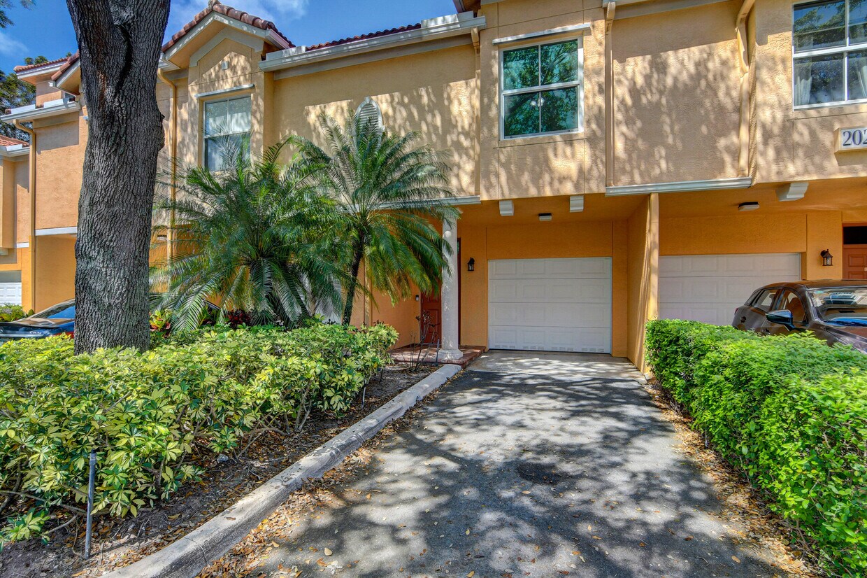 2026 Alta Meadows Ln, Delray Beach, FL 33444 Townhome Rentals in