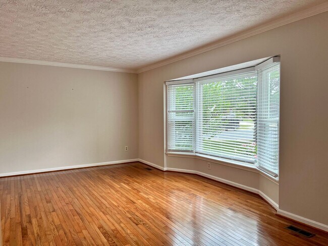 Building Photo - Beautiful 4 Bedroom and 3.5 Bathroom in SF...