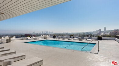Building Photo - 1100 Alta Loma Rd