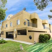 Side view of building - 4626 W 173rd St