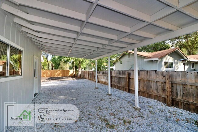 Building Photo - 155 Mary Ln