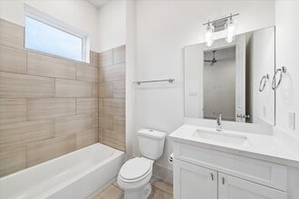 Building Photo - 1222 W 21st St