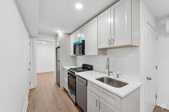 Building Photo - 812 W Roosevelt Blvd