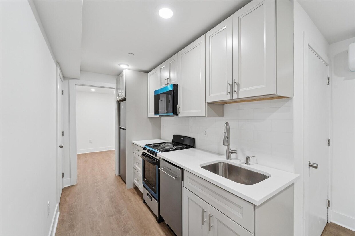 Foto principal - 812 W Roosevelt Blvd