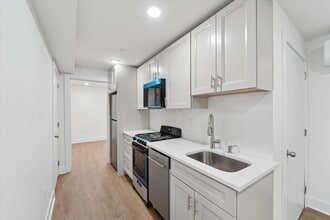 Building Photo - 812 W Roosevelt Blvd