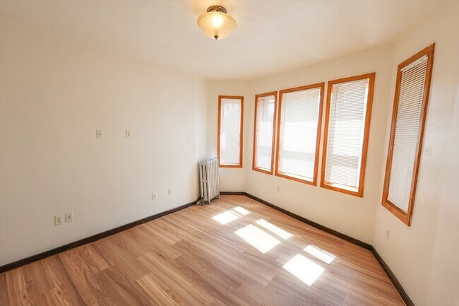 Foto del edificio - 100 Seaver St