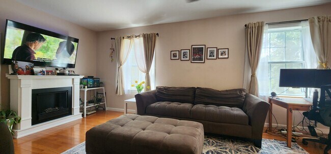 Foto del edificio - 232 Roxbury Rd