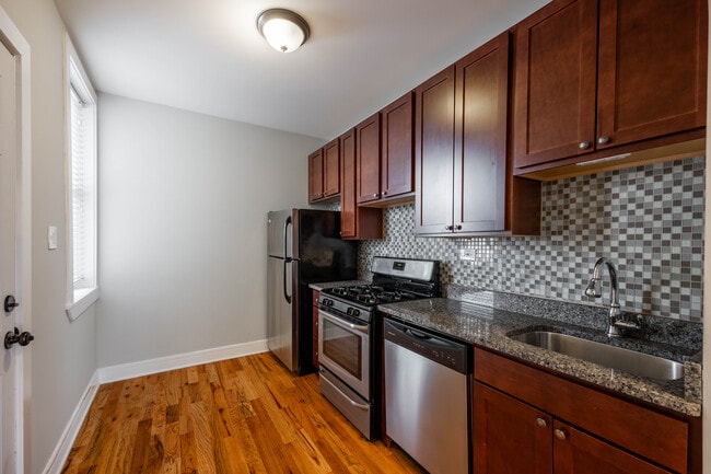 Building Photo - 4409 N Wolcott Ave