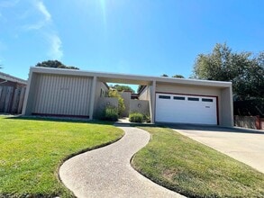 Building Photo - 630 Pilgrim Dr