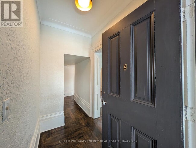 Building Photo - 35 King St