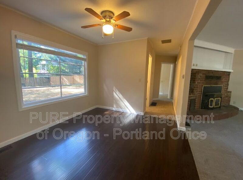Primary Photo - 3550 Lake Grove Ave