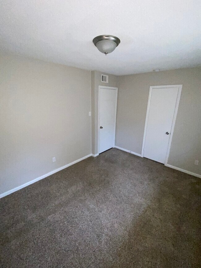 Building Photo - 513 Sorrells Dr