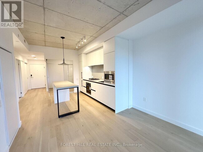 Photo du bâtiment - 1720 Bayview Ave