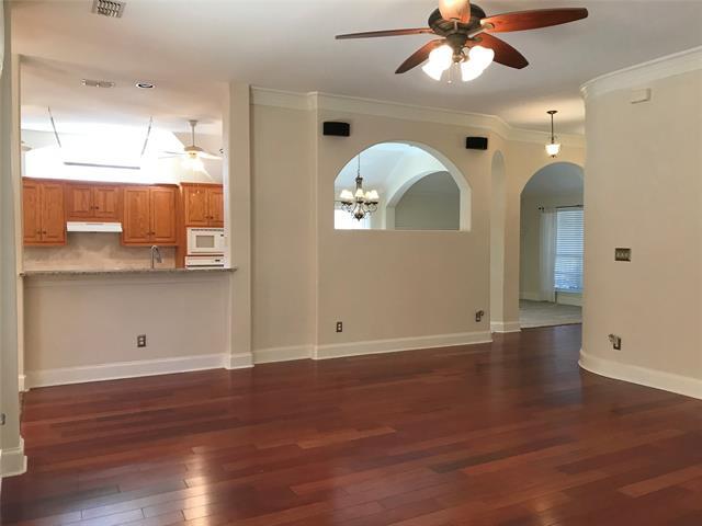 Foto del edificio - 9016 Roundbluff Rd
