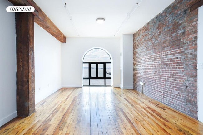 Building Photo - 275 Conover St