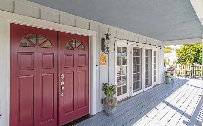 Building Photo - Gorgeous 3 Bedroom Fire Mountain Home With...