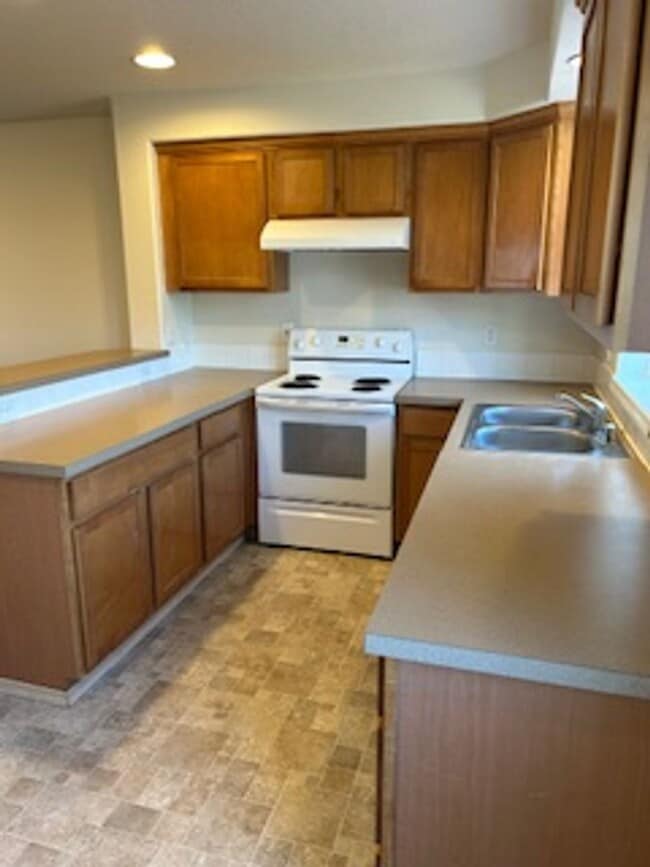 Building Photo - 3 Story ~ 3 Bed/3 Bath Condo in Parkview V...