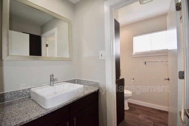 Building Photo - 731 Byrnes Dr