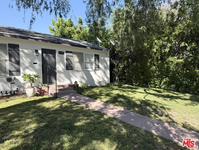 Building Photo - 11527 Albers St