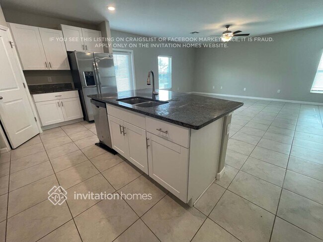 Foto del edificio - 7715 Silver Berry Ct