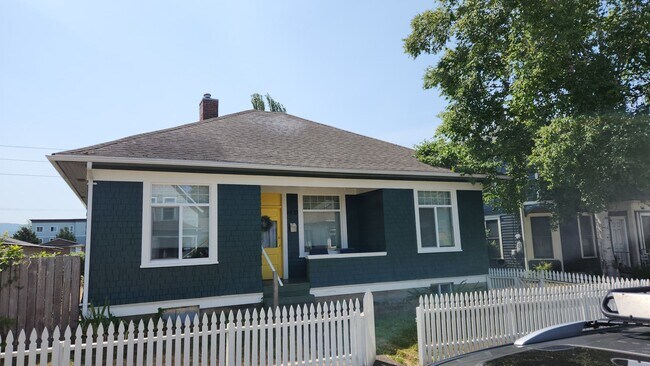Building Photo - 6 Bedroom Lettered Streets House---Plank F...