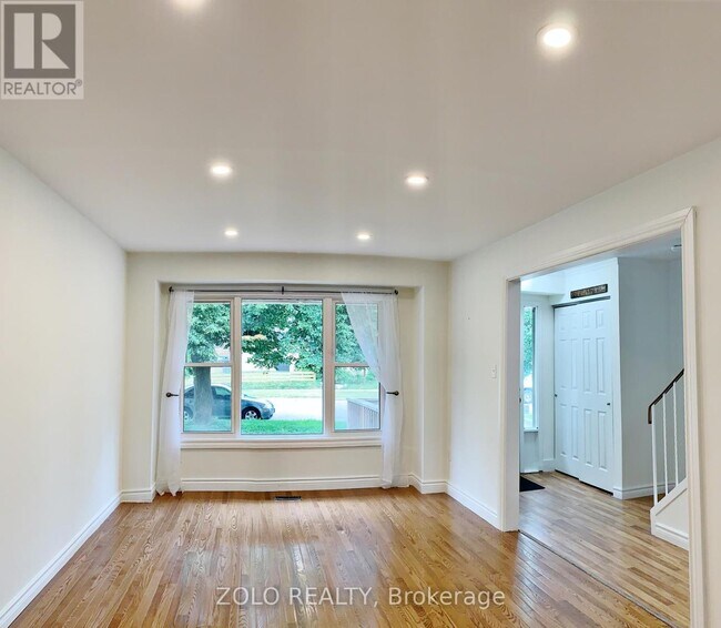 Building Photo - 576 Camelot Dr