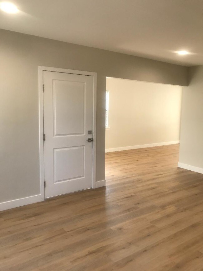 Foto del edificio - 6433 Gentry Ave