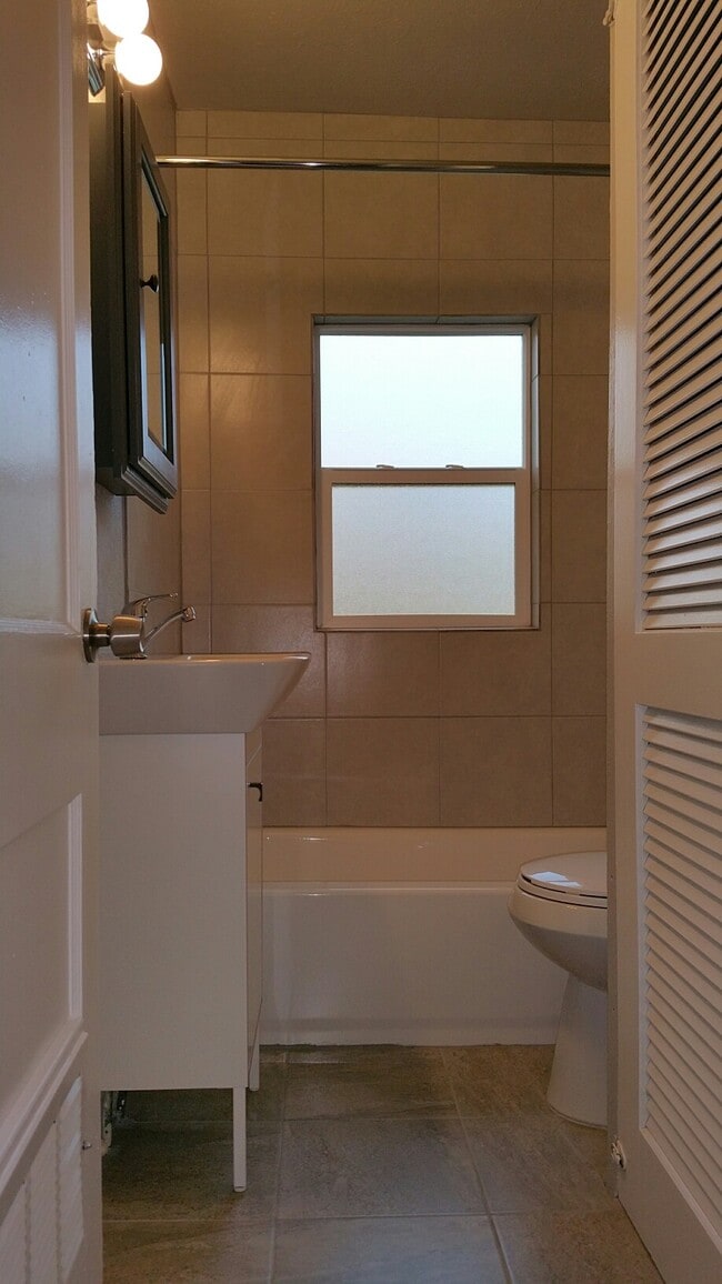 Bathroom - 4362 Depew St
