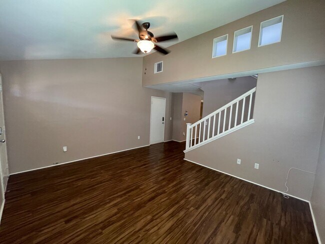 Foto del edificio - 4bed, 3bath, 2 Car Garage and fenced yard!