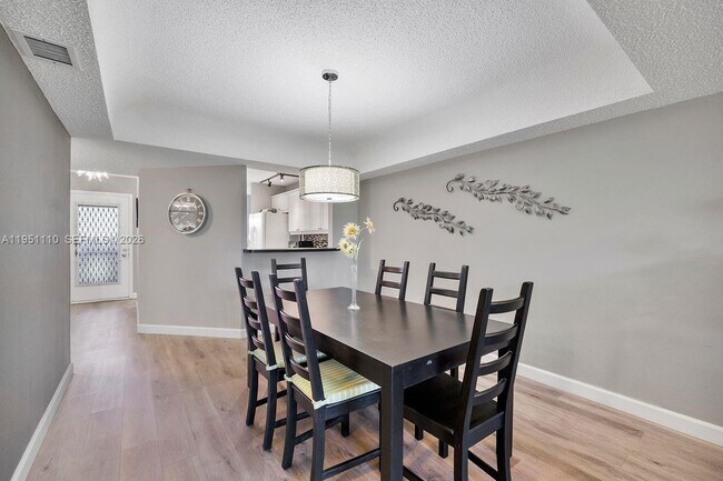 Foto del edificio - 23249 Barwood Ln N