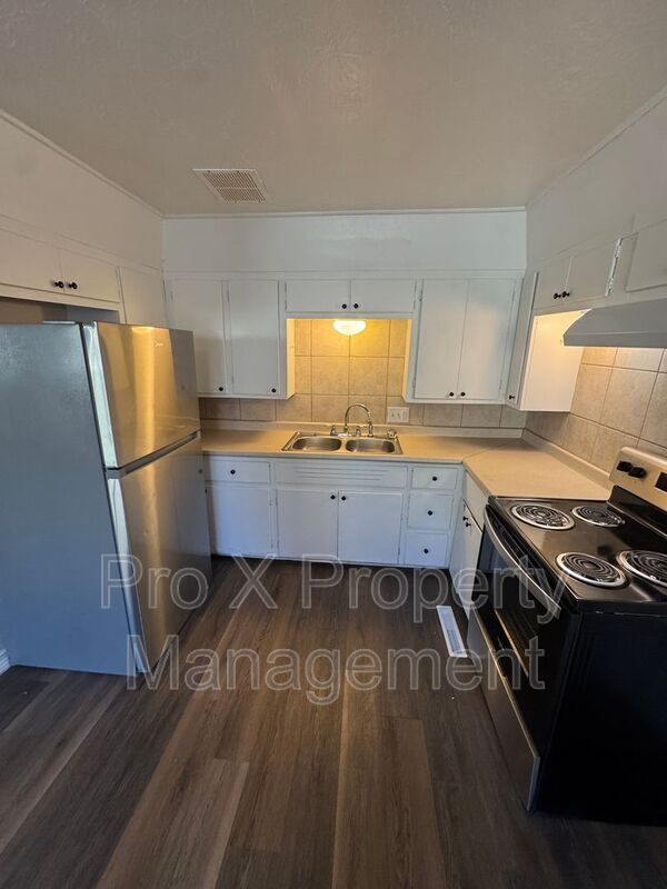 Foto del edificio - 2943 E University St