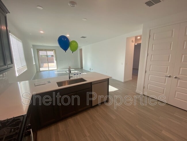 Foto del edificio - 14611 W Charter Oak Rd