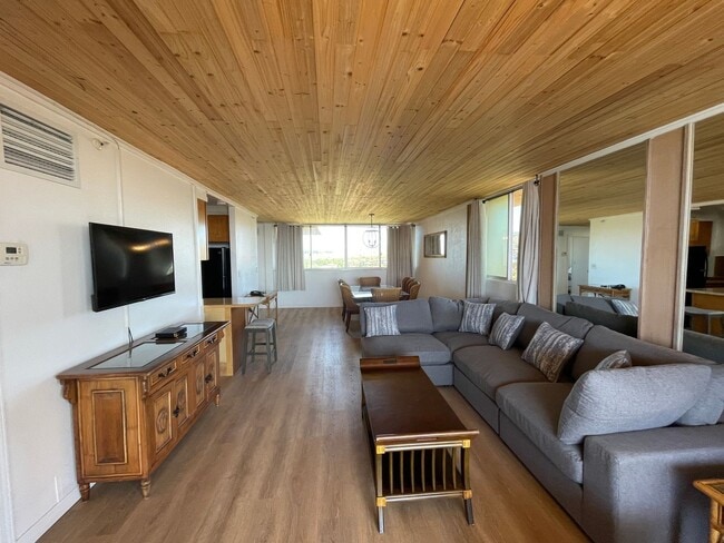 Foto del edificio - Royal Kahana Top Floor 2 bed/2bath