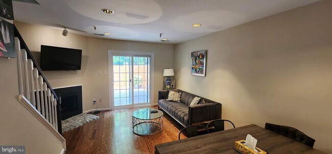 Building Photo - 2815 Lee Landing Ct