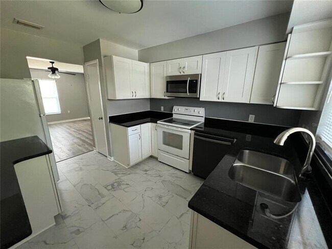 Foto del edificio - 6912 Mathers Ln